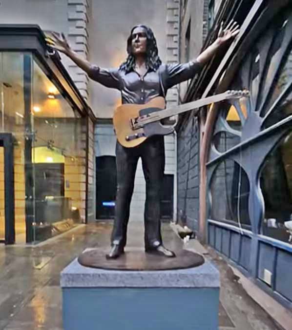 Statua di Rory Gallagher a Belfast