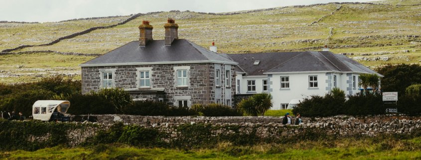 Guesthouses, manors