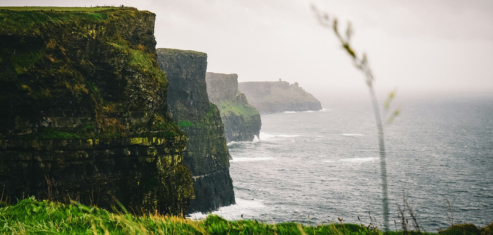 Le Cliffs of Moher all'alba, senza la folla turistica diurna