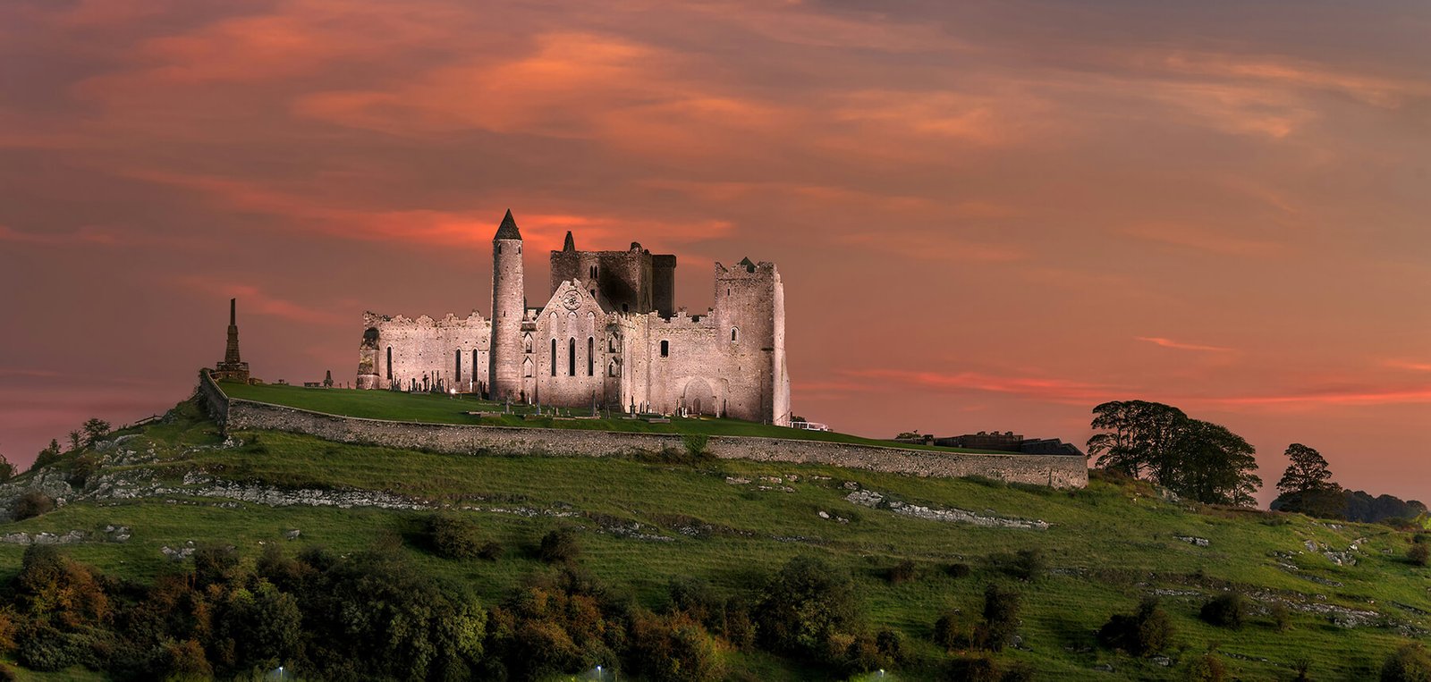 Rock of Cashel Le rovine medievali del Rock of Cashel su un'altura rocciosa nel Tipperary