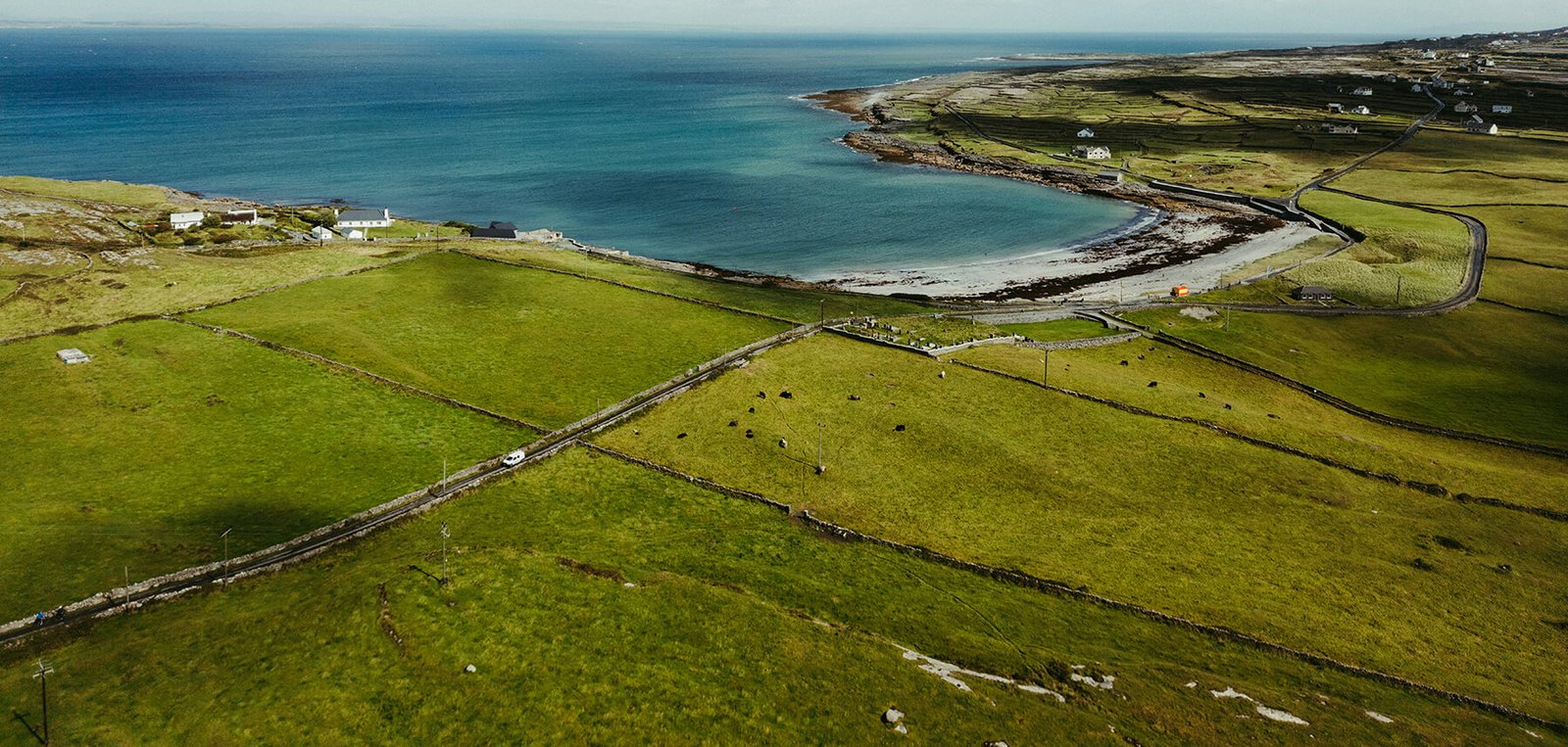 Il forte preistorico di Dun Aengus sulla scogliera di Inis Mór
